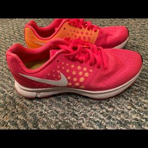 Bright pink Nike zoom athletic shoes. Size 6.